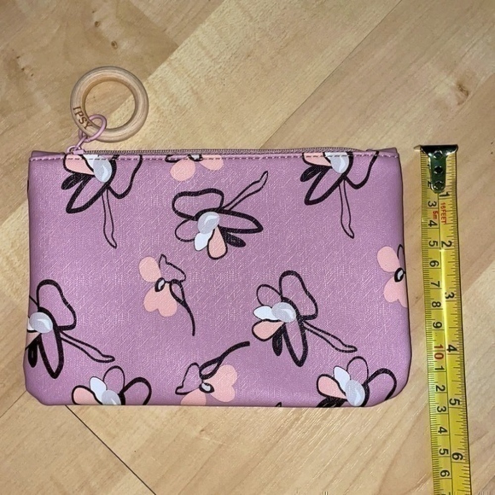 Ipsy floral 🌸print all over for bundles or not, but when bundle up 3+ save 30% - Picture 3 of 5